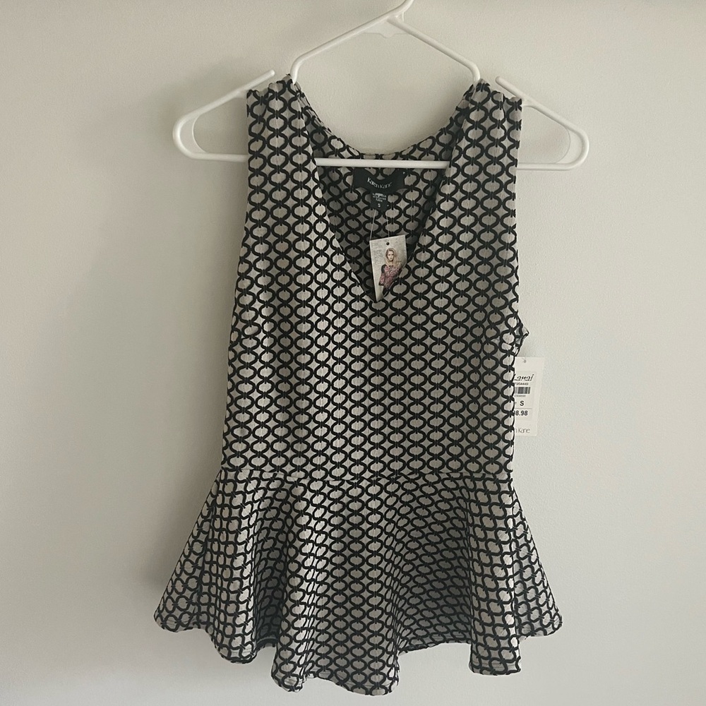 Karen Kane NEW sleeveless flared top